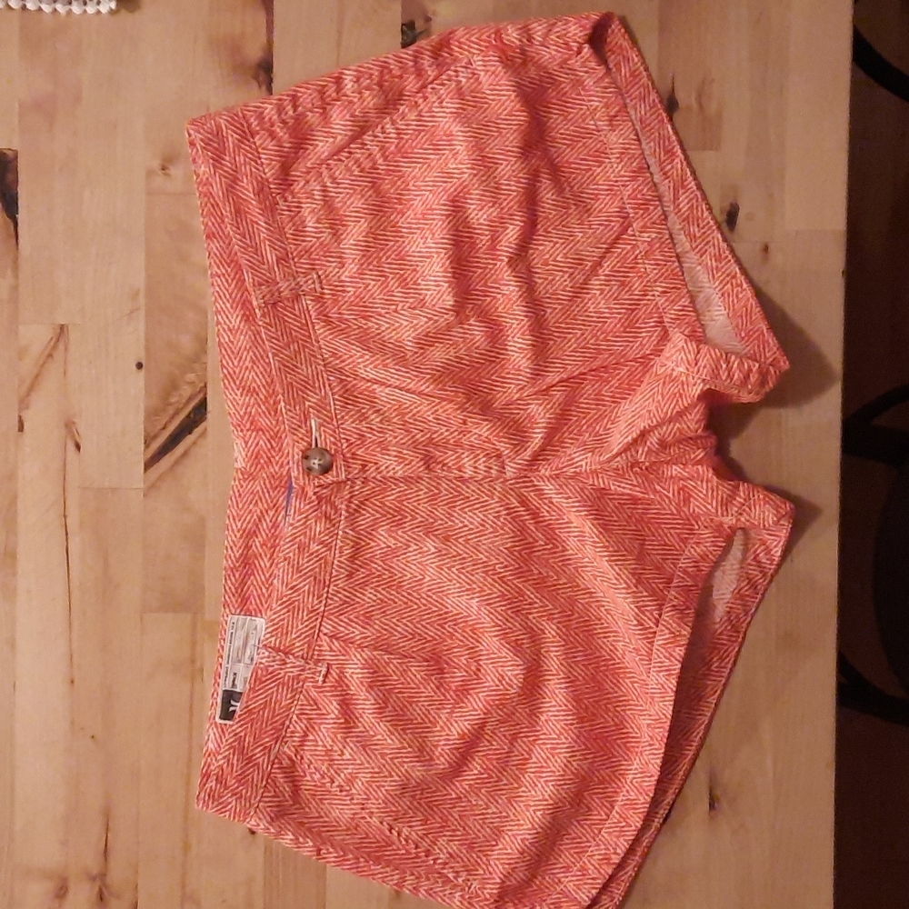 Hurley red and white Shorts